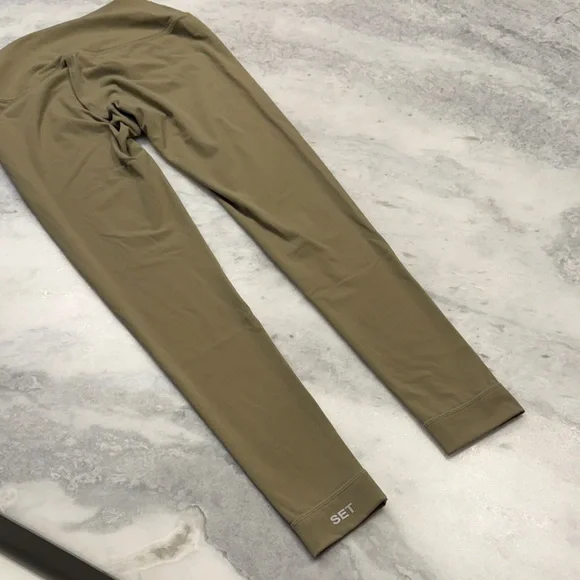 SET Active Sage Green Seamless Sports Bra and Leggings - Picture 3 of 7